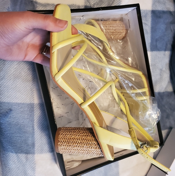 DOLCE VITA Block Heel Yellow Strappy Sandals NWT - Picture 4 of 5